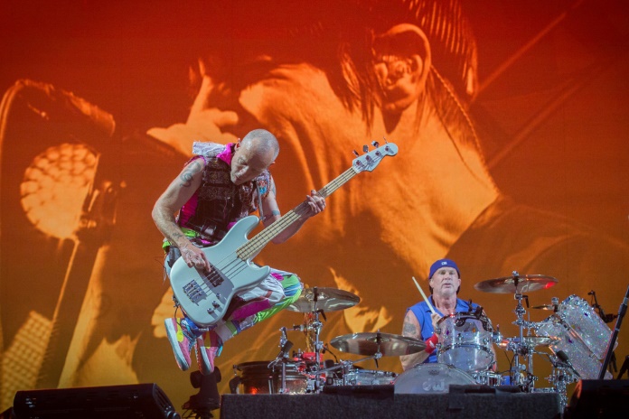 Red Hot Chili Peppers faz show histórico nas pirâmides do Egito