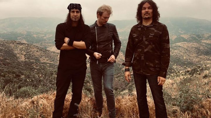 SILVERTHORNE: Nova banda do baterista Brian Tichy lança vídeo do primeiro single “Tear The Sky Wide Open”