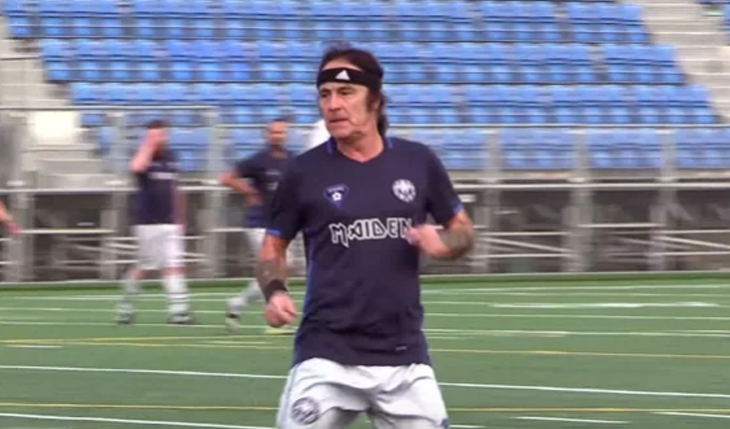 Iron Maiden: Steve Harris joga futebol contra o FC EDMONTON