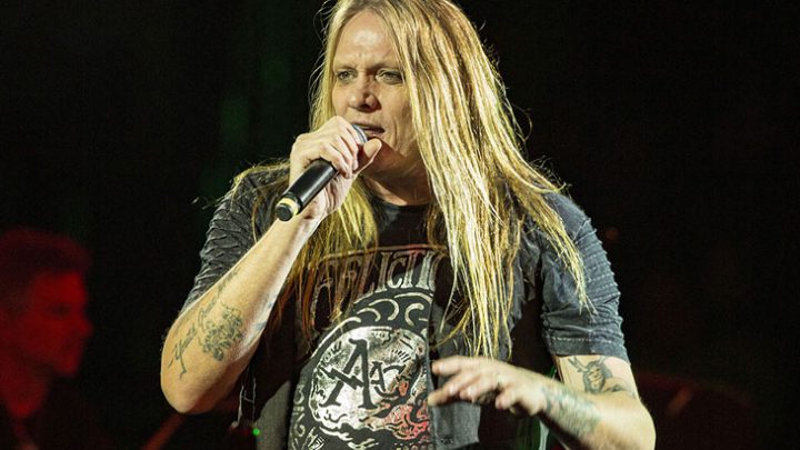 Sebastian Bach: Confira vídeos de show na Carolina do Norte