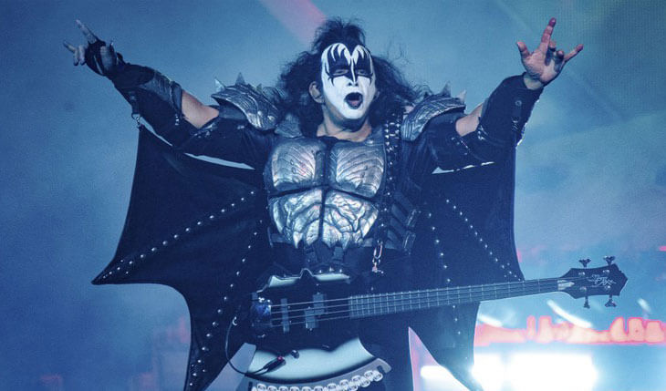 KISS: Banda fará shows até em alto-mar para tubarões.