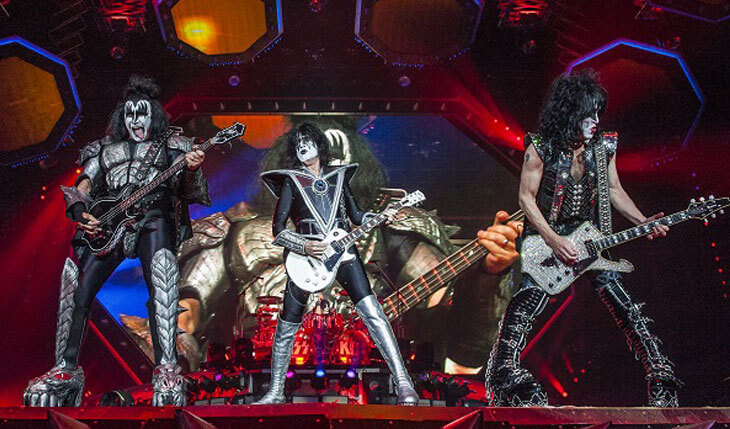 Kiss: Paul Stanley pretende assustar tubarões brancos com show “submerso”