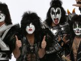 Kiss 2004