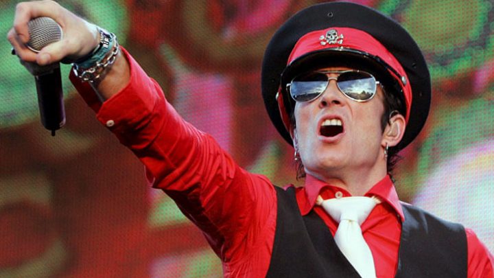 VELVET REVOLVER: A viúva de SCOTT WEILAND está vendendo seus chapéus da era da banda
