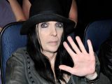 3787/5000 MICK MARS diz que estava 'brincando' sobre ingressos gratuitos para a turnê de reencontro do MÖTLEY CRÜE