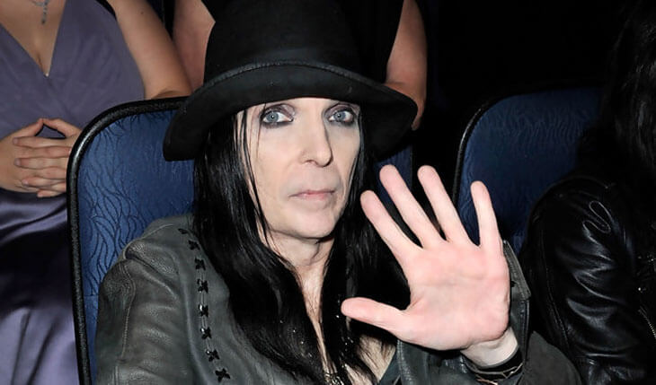 3787/5000 MICK MARS diz que estava 'brincando' sobre ingressos gratuitos para a turnê de reencontro do MÖTLEY CRÜE