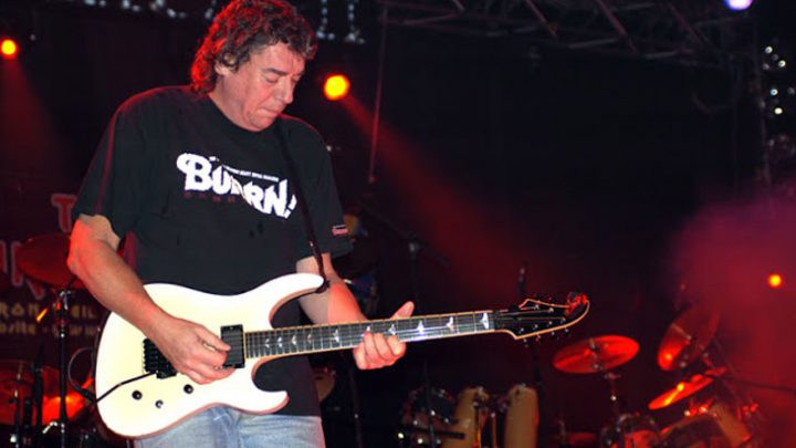 Iron Maiden: Dennis Stratton fará shows no Brasil em abril