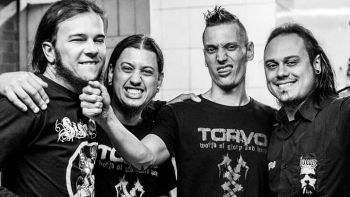 Torvo: Banda lança o clipe ao vivo de “Live Like a Puppet”