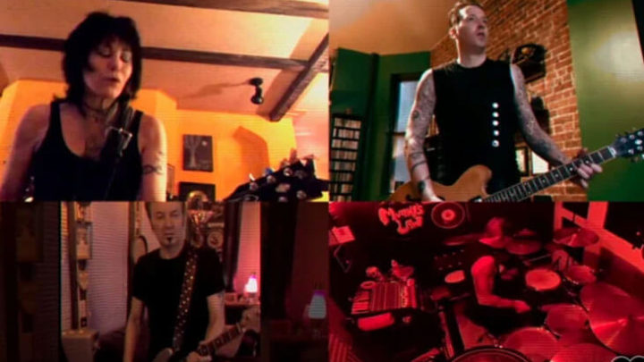 JOAN JETT & THE BLACKHEARTS: tocando ‘Light Of Day’ on-line