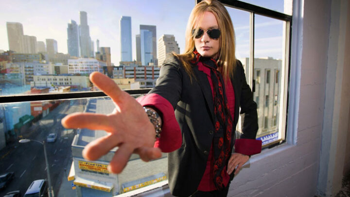 Sebastian Bach: Vocalista critica artistas que voltaram a fazer shows nos EUA