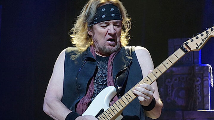 Iron Maiden: Biografia de Adrian Smith será lançada em duas versões