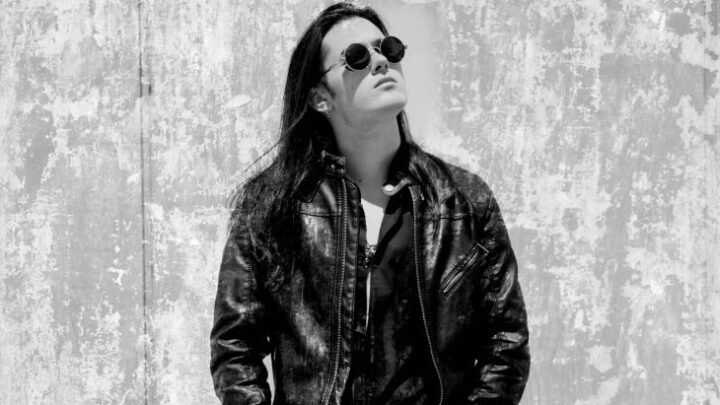 Whitesnake: Vocalista e multi-instrumentista Dino Jelusick é o novo membro