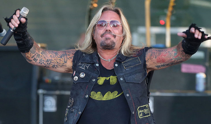 MÖTLEY CRÜE: VINCE NEIL cai do palco em show no Tennessee