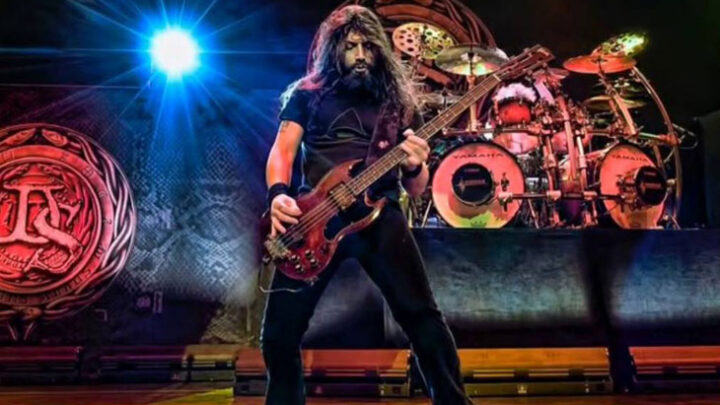 Whitesnake: Banda anuncia saída do baixista Michael Devin
