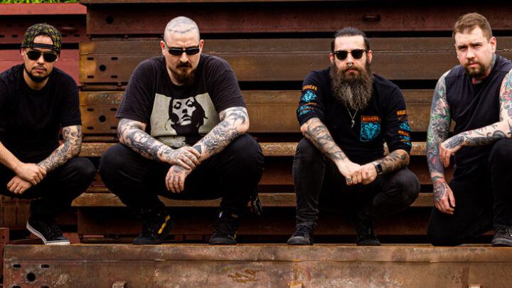 Bonfire Season: Aborda saúde mental no clipe de “Dark Waters”