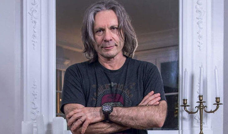 Bruce Dickinson manda recado para fãs brasileiros