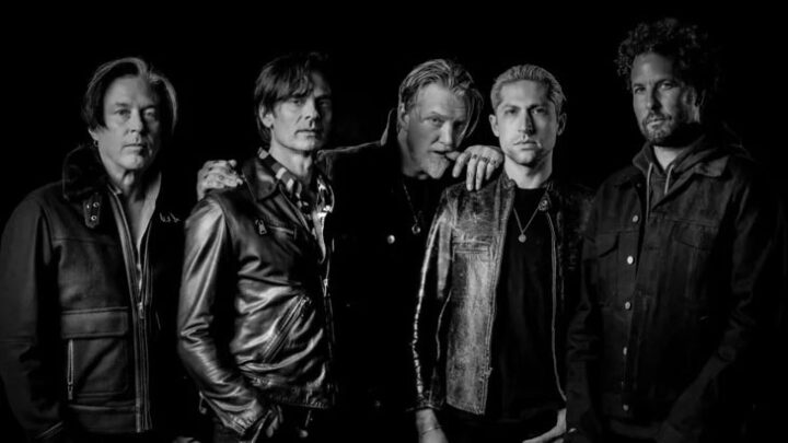 QUEENS OF THE STONE AGE lança “Carnavoyeur” que faz parte do seu próximo álbum “In Times New Roman…”
