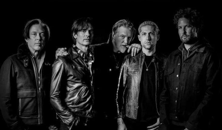QUEENS OF THE STONE AGE lança “Carnavoyeur” que faz parte do seu próximo álbum “In Times New Roman…”