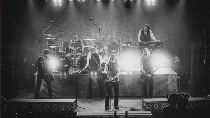 AMORPHIS: novo álbum ao vivo dos finlandeses, intitulado “Queen Of Time (Live At Tavastia 2021)” em breve no Brasil