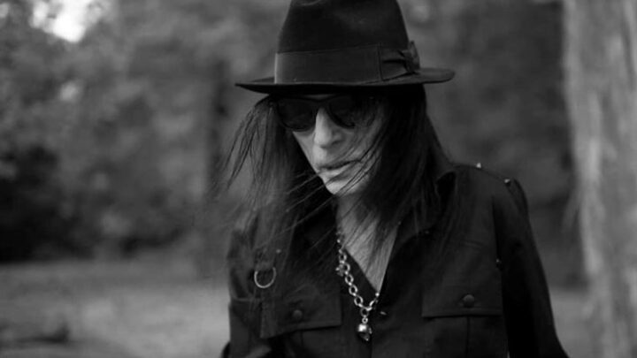 MICK MARS compartilha segundo single solo ‘Right Side Of Wrong’