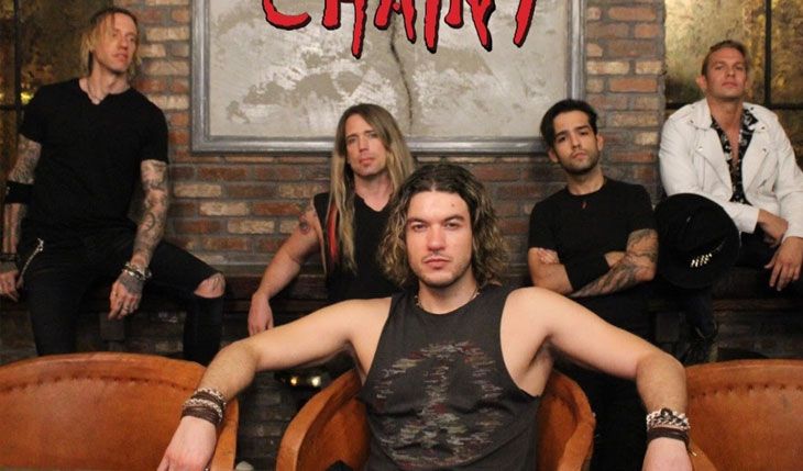 VELVET CHAINS retorna com single “Suspicious Minds”