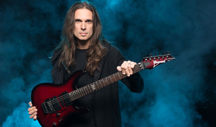 OPINIÃO apresenta KIKO LOUREIRO