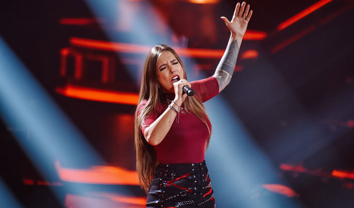 Brasileira ganha destaque cantando heavy metal no The Voice Alemanha