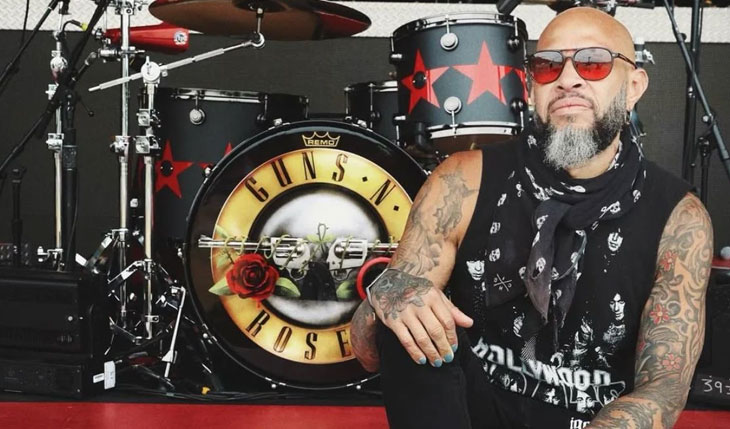 GUNS N’ ROSES anuncia saída do baterista Frank Ferrer