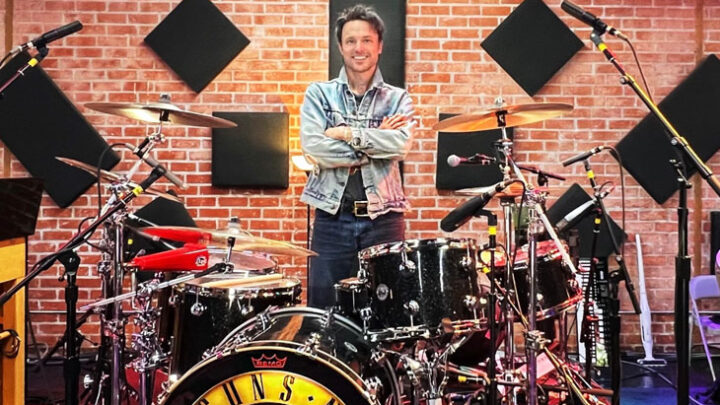 GUNS N’ ROSES anuncia Isaac Carpenter como novo baterista