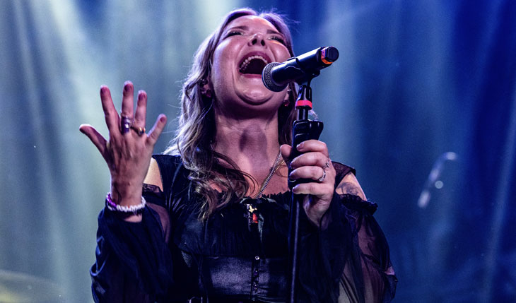 ANETTE OLZON anuncia turnê inédita no Brasil ao lado de orquestra em 2026