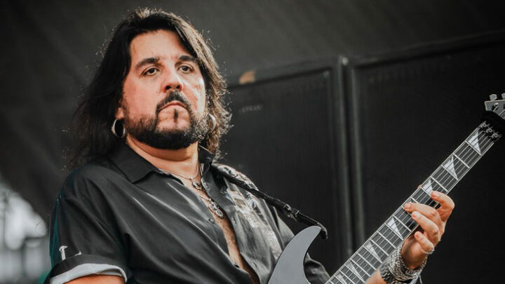 KORZUS anuncia desligamento do guitarrista Heros Trench