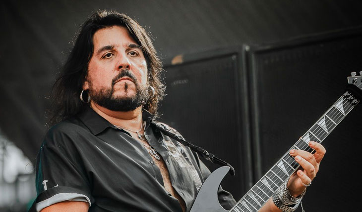 KORZUS anuncia desligamento do guitarrista Heros Trench