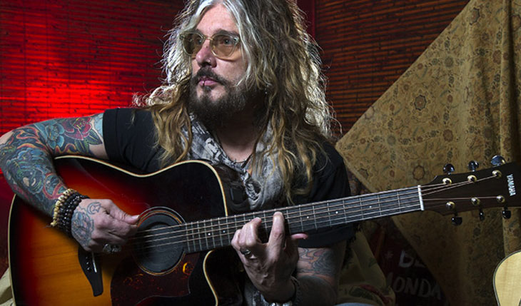 JOHN CORABI lança a música ‘When I Was Young’ de seu próximo álbum solo ‘New Day’
