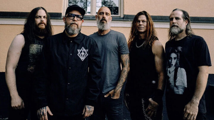 IN FLAMES confirma side show em Curitiba