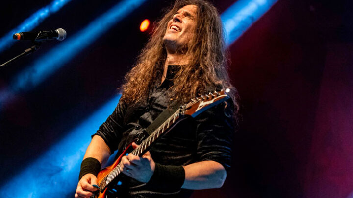 KIKO LOUREIRO confirma quatro shows no Brasil em junho para encerrar turnê de “Theory of Mind”