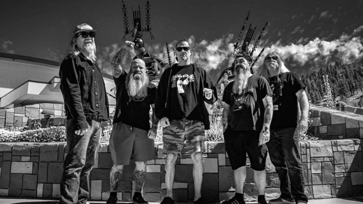 DOWN: Disponível no Brasil versão remasterizada do terceiro álbum de estúdio “Over The Under”