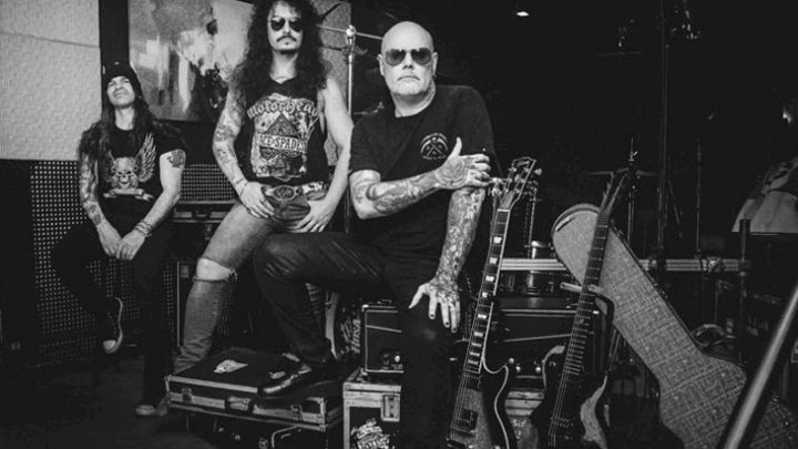 ROSA TATTOOADA divulga capa do novo álbum “Hard-Fi”