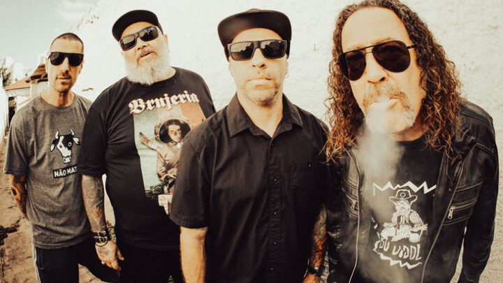 Bréa Extreme Tour 2027 junta três pioneiros do crossover e do thrash metal